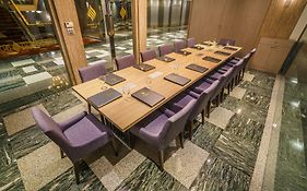 โรงแรมนิว ซีซั่น สแควร์ (SHA Extra Plus)